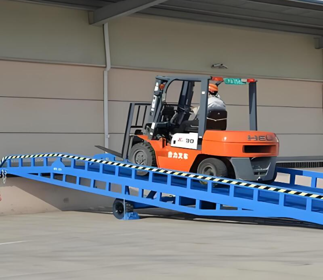 白河移动式卸货平台（叉车用）